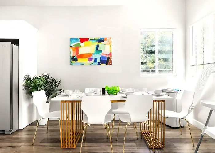 New Luxury Townhome Sleeps 9 Near Usc/Dtla/Expo
