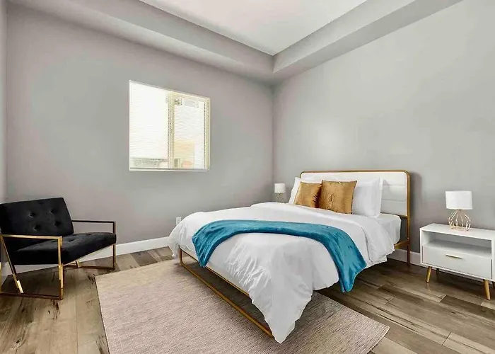 New Luxury Townhome Sleeps 9 Near Usc/Dtla/Expo