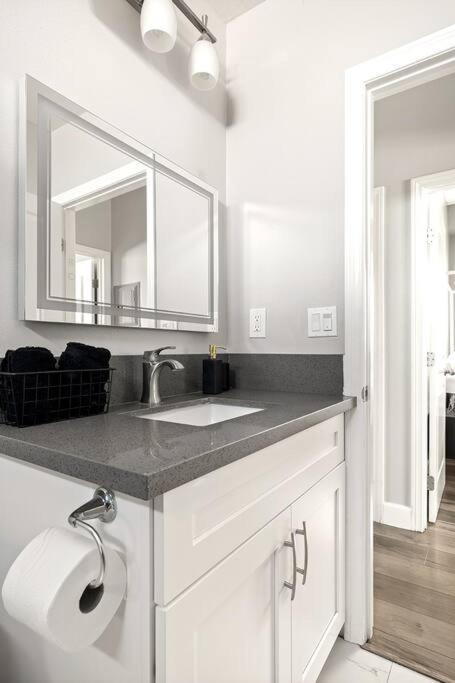Apartment New Luxury Townhome Sleeps 9 Near Usc/dtla/expo *