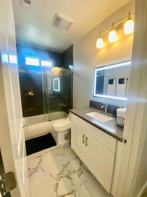 New Luxury Townhome Sleeps 9 Near Usc/dtla/expo Apartment Los Angeles