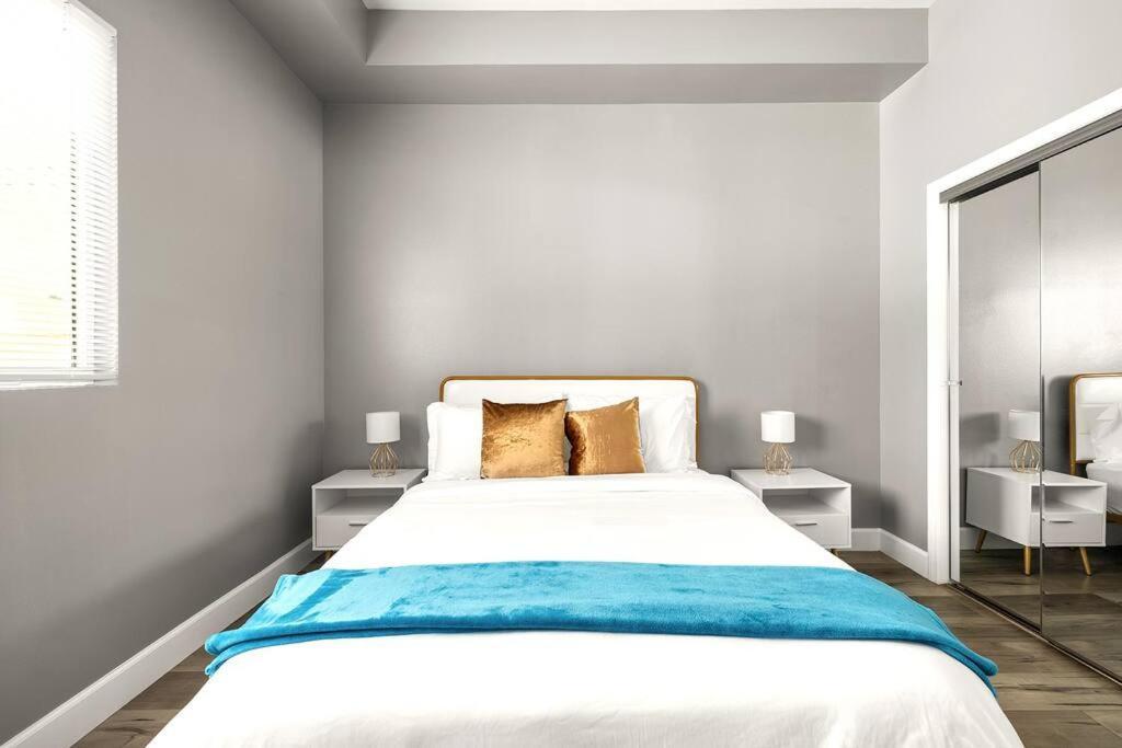 New Luxury Townhome Sleeps 9 Near Usc/dtla/expo