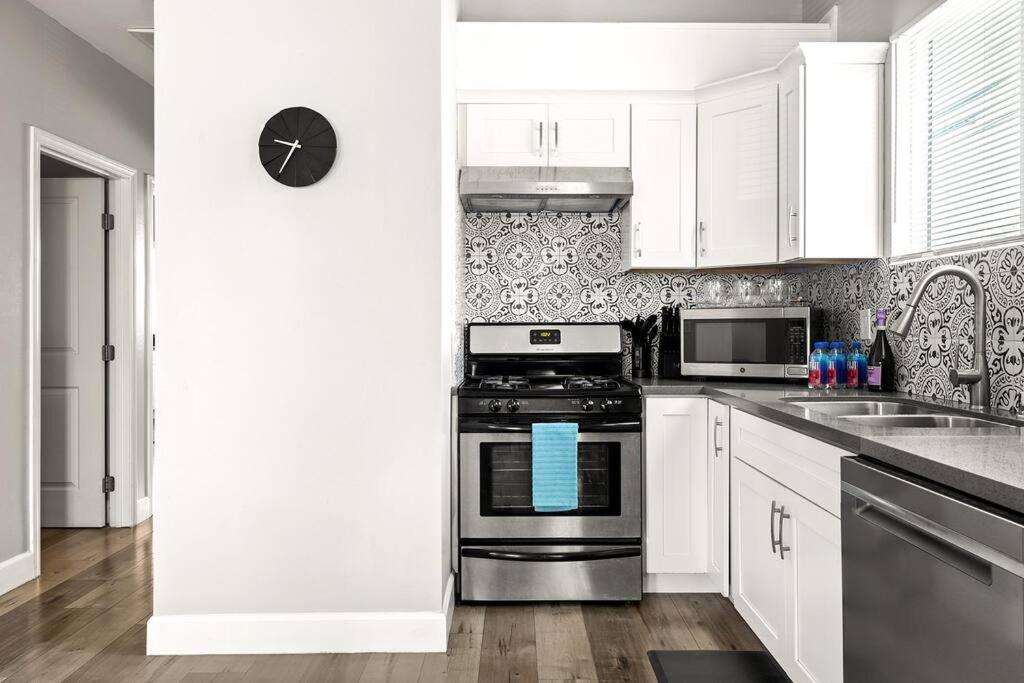 New Luxury Townhome Sleeps 9 Near Usc/dtla/expo Apartment